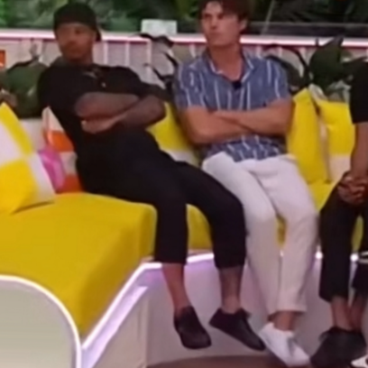live laugh love island s7 sticker